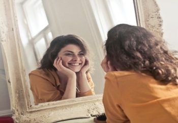 Como Ter Um Sorriso Bonito — 7 Cuidados Para Sua Estética Bucal