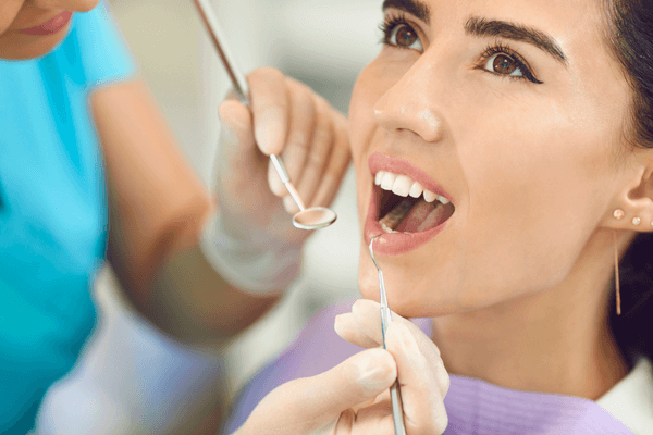 implantes dentários